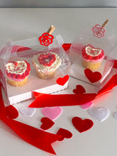 Load image into Gallery viewer, Vintage Piped Cupcakes (lambeth)